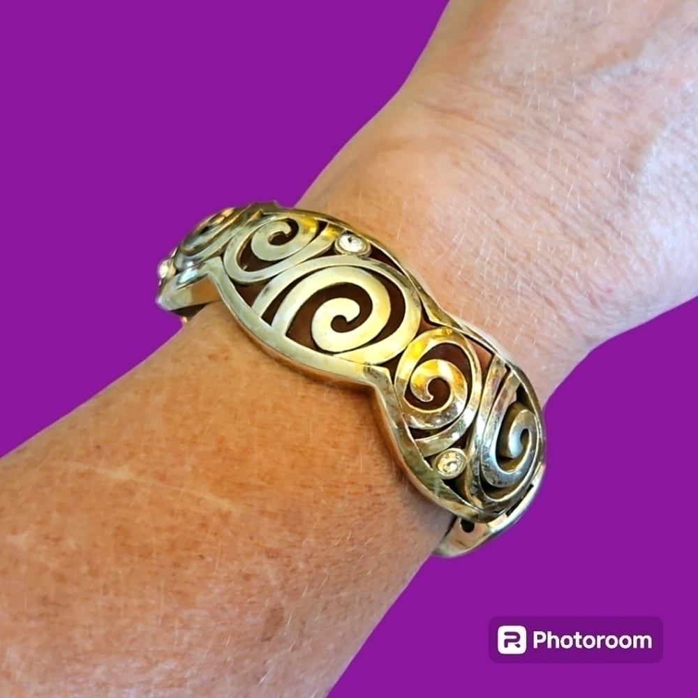 BRIGHTON London Groove Swirl Crystal Castlecore Chunky Bangle Clamper Bracelet